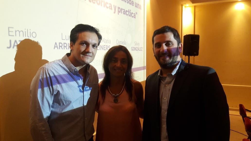 pazgutierrezSF's tweet photo. Conversando sobre #AutonomíaMunicipal para sumar al debate de @laReformaSF #ReformaConstitucional #LosTiemposCambian. Junto al especialista @lucasarrimada, a @mcuvertino @GonzalezMSalud, y los intendentes @DanielaQuesta @AdelanteRincon #AnaMeiners https://t.co/2R8ID4YrWC