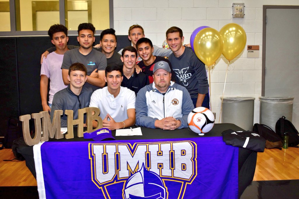 lcrdz_03's tweet photo. My old man couldn’t make it to the signing yesterday because of work, so we redecorated at home so we could take pics😂On another note.I want to thank God and thank you all for all the support, couldn’t have made it this far without my family,friends,and coaches.Much Love.#gocru https://t.co/6VJ145tymY