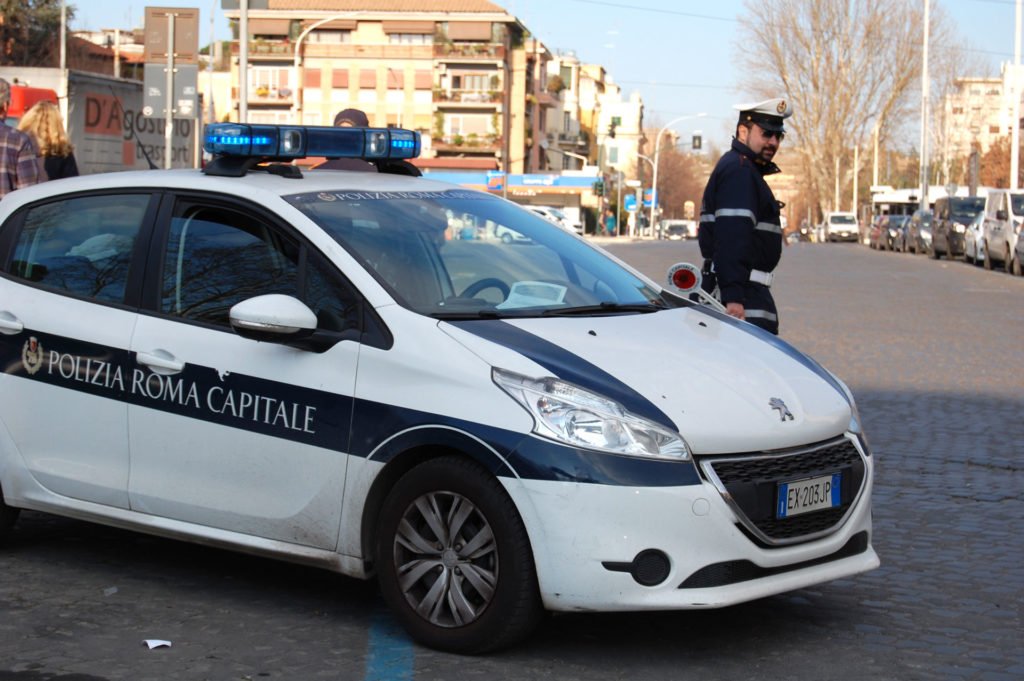 CasilinaNews's tweet image. #PortaMaggiore, la #Polizia Locale #arresta un #venditore violento bit.ly/2qqMCYW