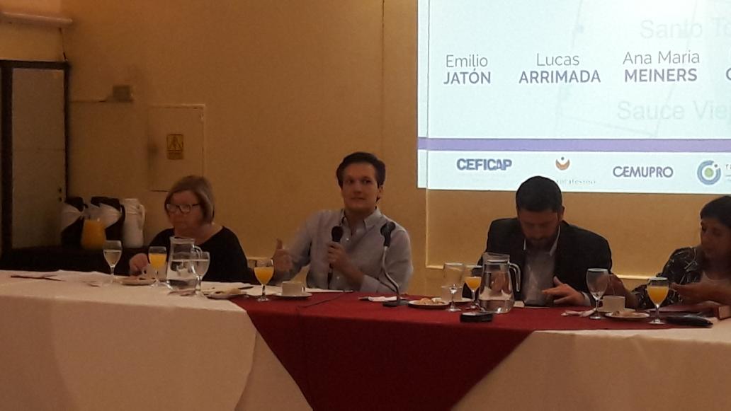 pazgutierrezSF's tweet photo. Conversando sobre #AutonomíaMunicipal para sumar al debate de @laReformaSF #ReformaConstitucional #LosTiemposCambian. Junto al especialista @lucasarrimada, a @mcuvertino @GonzalezMSalud, y los intendentes @DanielaQuesta @AdelanteRincon #AnaMeiners https://t.co/2R8ID4YrWC