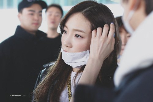 SMTown_SNSD's tweet photo. [Airport] INEFFABLE MOMENT https://t.co/kNcI2GBdKR