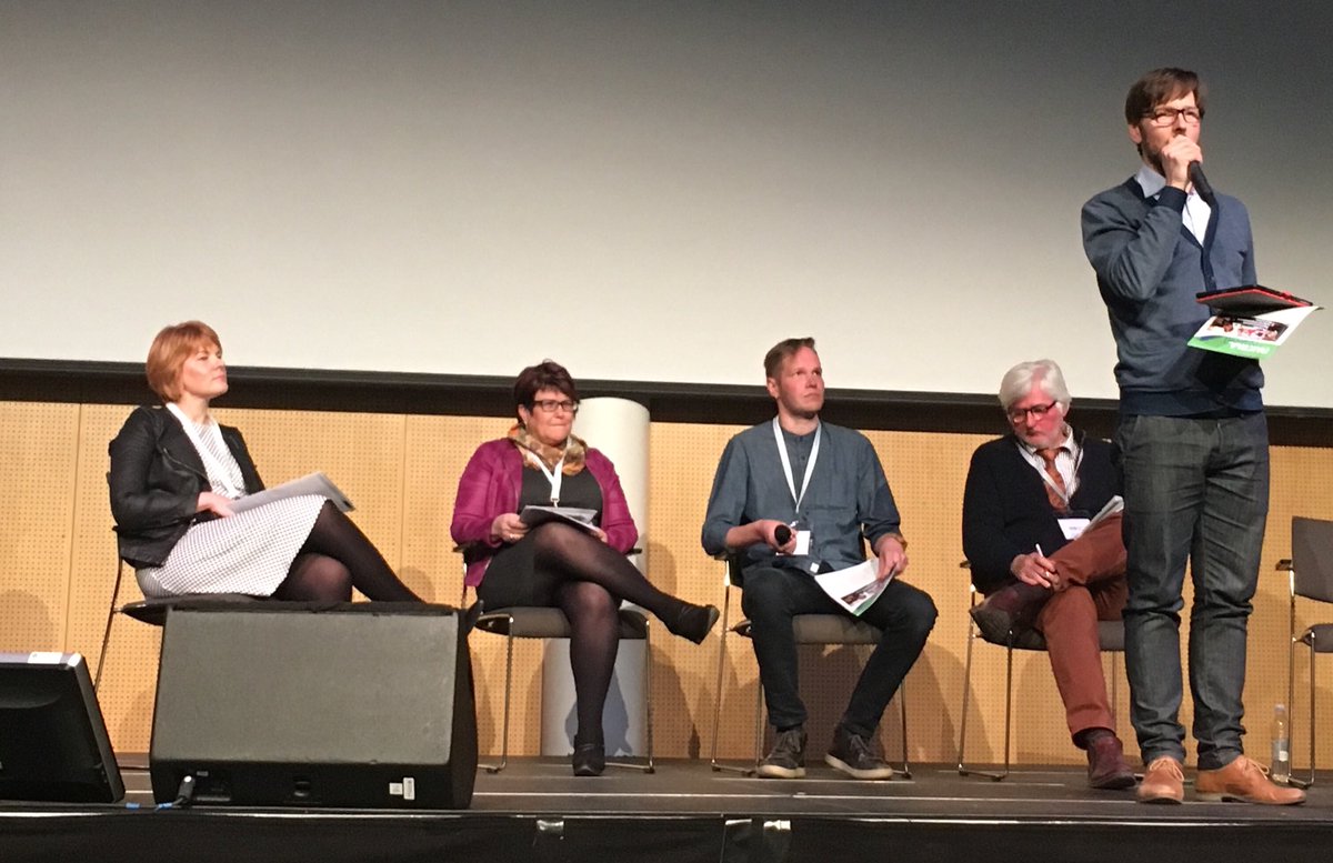 leenapontynen's tweet photo. Lavalla kiinnostava #tutorope #paneeli alkamassa #itk2018 #areena. @retsev @KarvosAna @pauliinaku @ullukko @Marttihellstrom https://t.co/8iSw5uoaPp