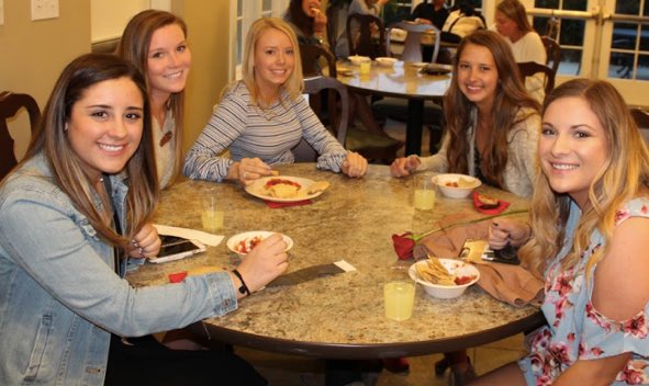 We had an amazing time with our wonderful alumnae the other day at our networking event! So fun to have them back at 417 ✨💕