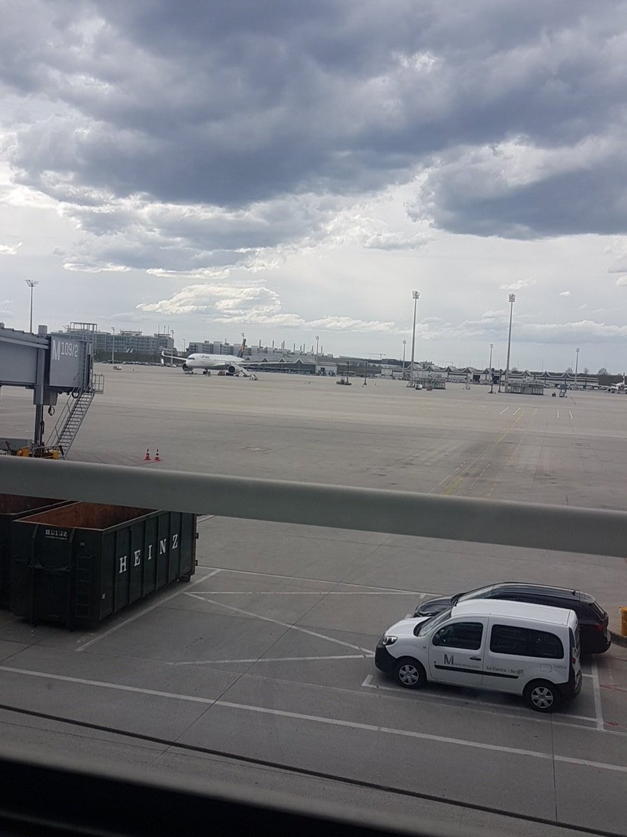 ARETEUK_RichD's tweet photo. Goodbye #Munich and the #PolygonGroup International Management Conference. Great couple of days #ShapingTomorrow  #AlwaysByYourSide #POLYGONVATRO #MajorandComplexClaims https://t.co/DEIh4vAp35