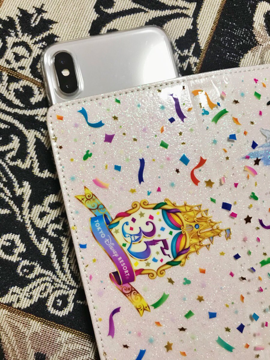 ありちゃん در توییتر 35周年のスマホケース Iphonexは未対応って書いてあるけど普通に使えてる 直接貼るの抵抗あったからクリアケース付けてから貼り付けてるけどどこも干渉しないし問題なし きらきらつるつる 35th ディズニー Iphonex T Co 8xalpgwjgm