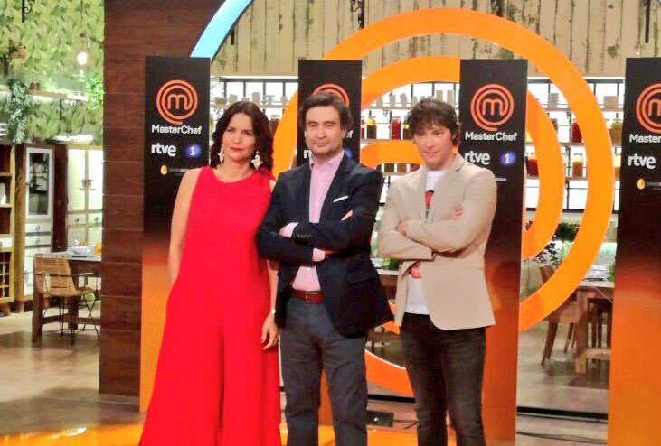 PepeBohiofans's tweet photo. Rueda de prensa de la 6º temporada de MasterChef España. Huele a #MasterChef! #VuelveMasterChef #OrgulloPepista @Pepe_elBohio @MasterChef_es @JordiCruzMas @SamySpain https://t.co/pCGbnvWqYU