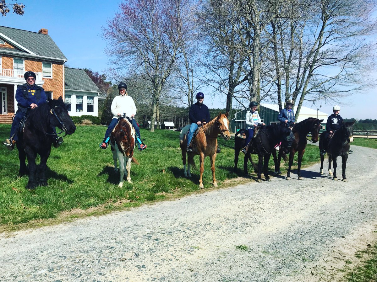 QueenHiveFarm1's tweet photo. Lovely spring day and a lovely family from New Jersey to share it with us. 
#trailriding #Chincoteague #horseback #farmlife #esva #queenhivefarm https://t.co/42gKBfl80X