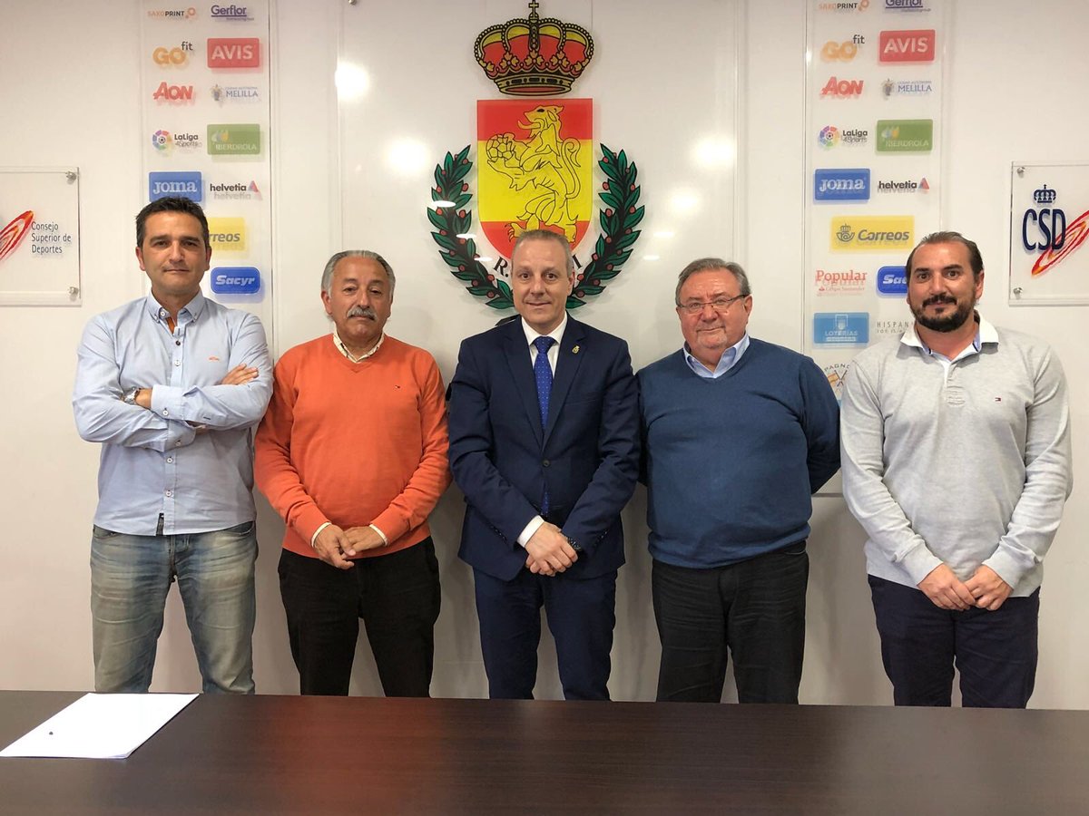Esta mañana jornada de trabajo de la Comisión de Balonmano Playa en la sede de <a href="/RFEBalonmano/">RFEBalonmano</a> para ir cerrando aspectos del nuevo Circuito <a href="/ArenaHandballT/">Arena Handball Tour</a> 2018, que este año volverá a tener <a href="/Ayto_Torrox/">Ayuntamiento Torrox</a> y #Laredo como puntos de inicio y final de la temporada.
Habrá novedades!!!!!