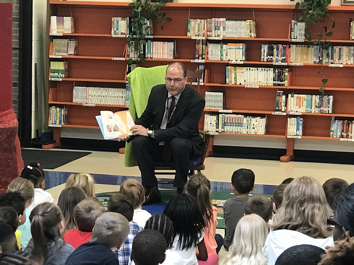 MBrowne_98's tweet photo. Families and students are really enjoying our annual Family Reading Day! Big thanks to all of our guest readers! @WorcesterSystem @MelissaFreistat https://t.co/t5MMx5fidF