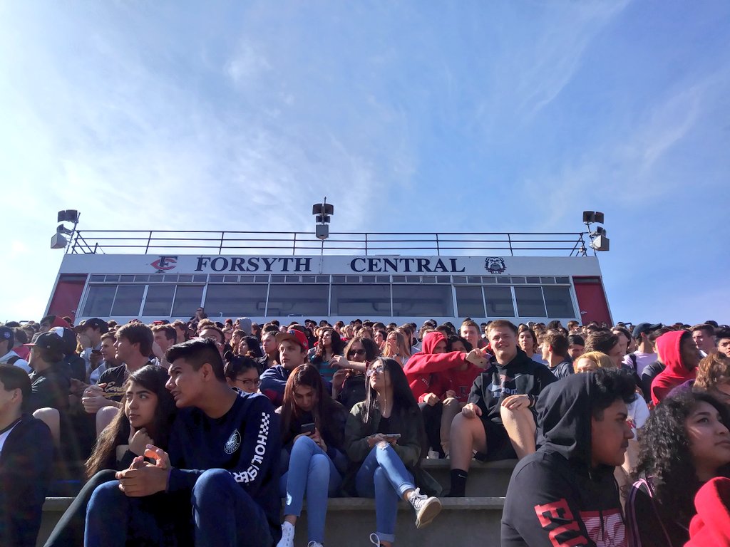 davidpollack47's tweet photo. Thx for making me feel at home @ForsythCHS Bulldogs!! What an intro by the band and cheerleaders!!
Teachers and students keep it up and finish strong!!!
#GoDawgs
#EveryDayCounts
#EveryDayCountsGA https://t.co/fSNDb6a3Vr