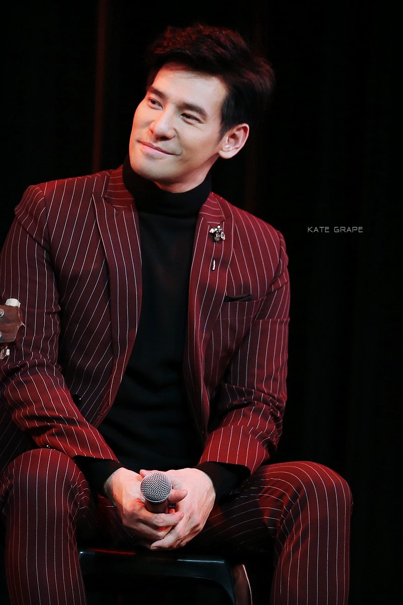 PKateGrape's tweet photo. พี่พอร์ชร้องเพลงเพราะมากๆ และพี่จะร้องเพลงให้พวกเราฟังที่ HK ด้วยใช่มั้ยคะ คริคริ ☺️ #TWMthenextchapter #AltogetherInManila  #PorschArm https://t.co/UXSbTTLBtz