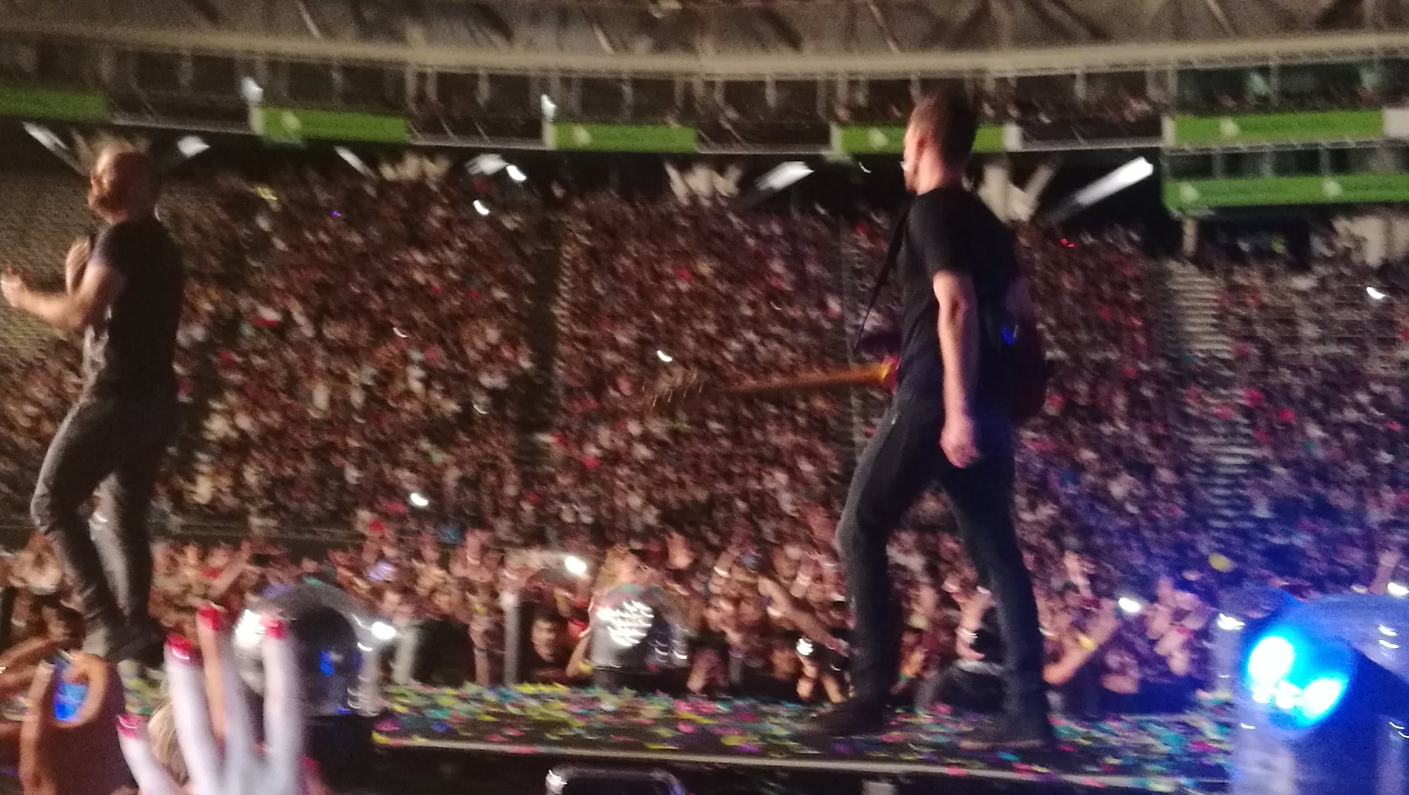 Happy bday Guy Berryman  . Ojalá la próxima me hagas caso cuando te grito (?). 