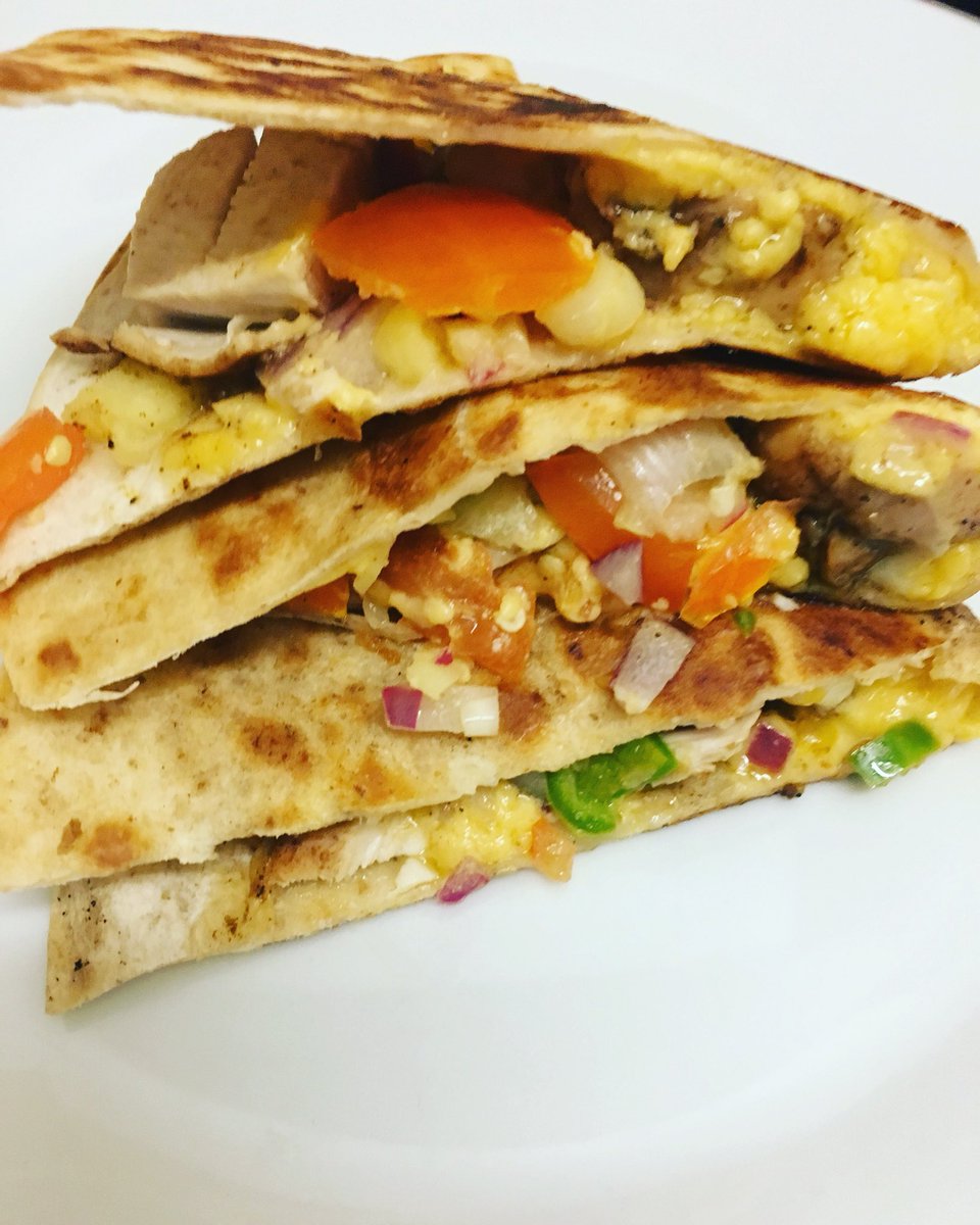 Ltlcheesything's tweet photo. Pineapple pizza? Not for us. But we’re all for pineapple, tomato &amp; red onion salsa paired with jerk chicken breast and cheese. Also coming to @levymarket this Saturday https://t.co/gjdWCuAgiB