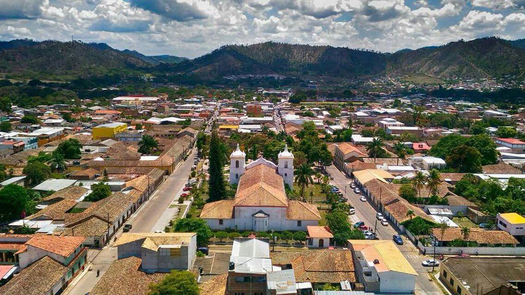 SaraMedinaHn's tweet photo. Felicito a todos mis paisanos #Danlidenses por celebrar hoy nuestro #175Aniversario de fundación de la bella #CiudadDeLasColinas #Danli #CiudadDeLaCultura ,Tierra de mujeres hermosas y hombres trabajadores @MendozadanliHn @celindiscua @walterchavezCN @urrutiama https://t.co/TRZ5k5sbTh
