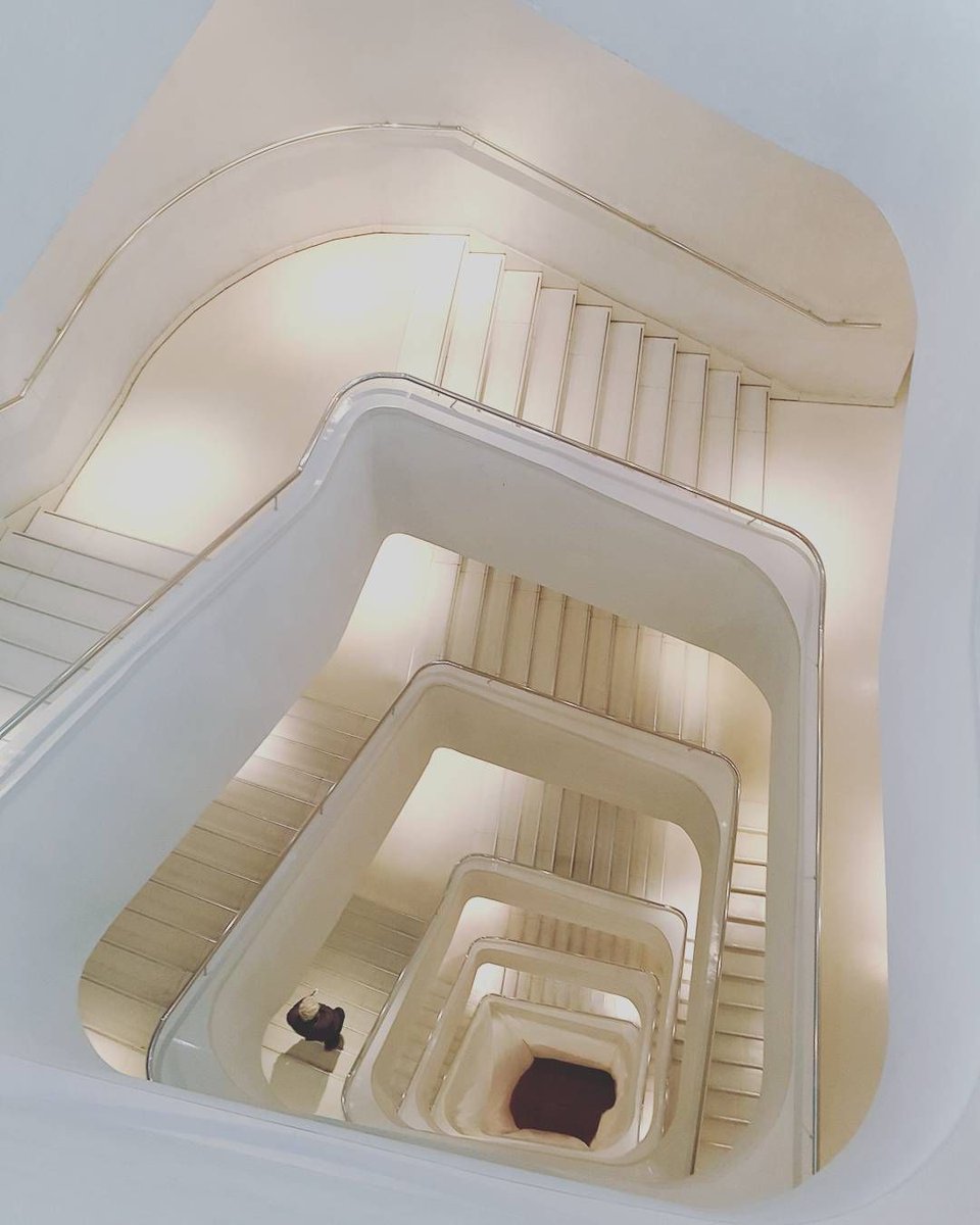 KTA_Architects's tweet photo. Stunning Staircase Design. #Stairs #Architecture #Patterns #Geometry #Stairwell #Architects #Design #Contemporary https://t.co/ndT65EhMyc