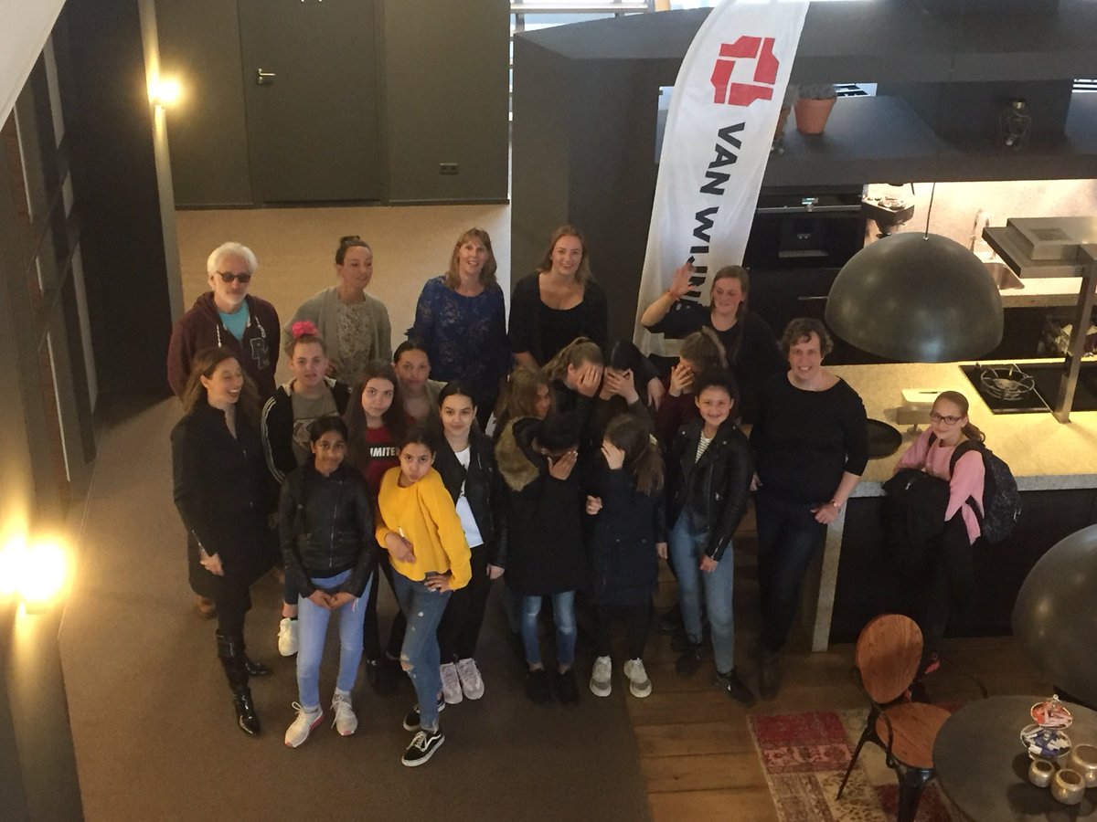 Gelaagde Girlsday Van Wijnen Lelystad! Meiden van het vmbo inspireren <a href="/VanWijnenGroep/">Van Wijnen</a> <a href="/ninanomden/">Nina Nomden</a> <a href="/dzwiggelaar1/">Daniëlle Zwiggelaar</a> #vrouwindebouw #vr-beleving #vmbo