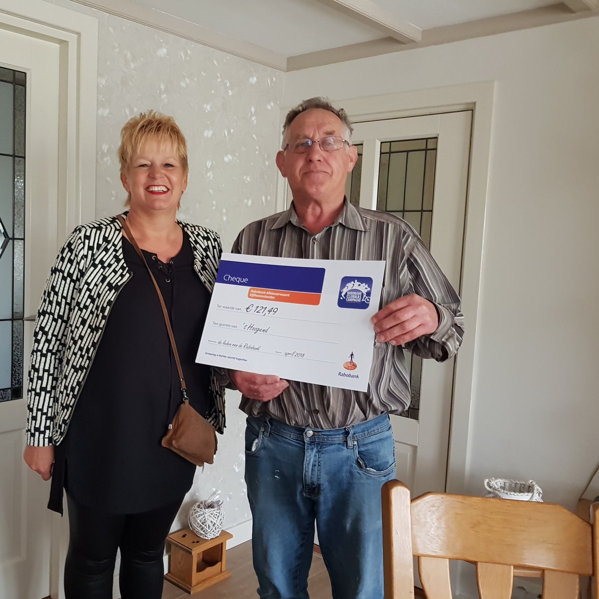 BulleeMarja's tweet photo. m'n eerste Clubkas Campagne cheque uitreiking is een feit@RabobankAV #'t Hoogend buurtvereniging # zo leuk om te doen #ClubkasAV https://t.co/e2ZXoXDCGn