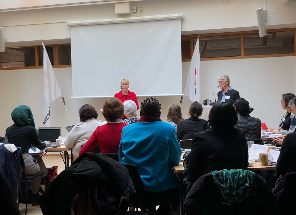 Fredrik Hammarbäck (@fhammarback) on Twitter photo Kul att utrikesminister <a href="/margotwallstrom/">Margot Wallström</a> tog sig tid att komma förbi och leda en global workshop i samband med vår konferens om att stärka kvinnor på ledande befattningar inom Röda Korset internationellt. Kul att utrikesminister <a href="/margotwallstrom/">Margot Wallström</a> tog sig tid att komma förbi och leda en global workshop i samband med vår konferens om att stärka kvinnor på ledande befattningar inom Röda Korset internationellt.