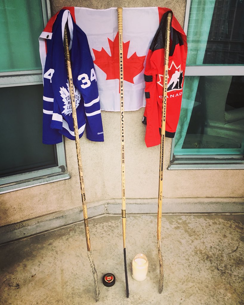 lidapreyma's tweet photo. RIP sweet angels. 🇨🇦🥅🏒💔 Humboldt - we are with you. #sticksoutforhumbolt #PutYourSticksOut #JerseyForHumboldt https://t.co/5tlss8cGgU