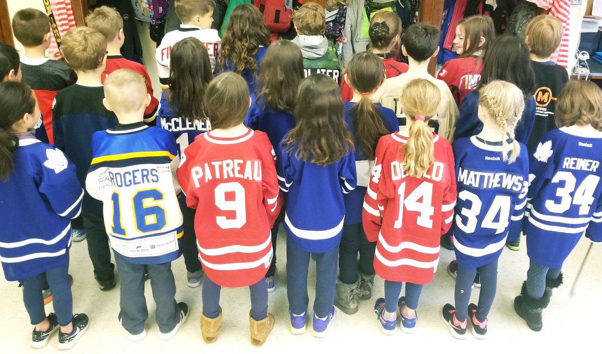 adinapoli_'s tweet photo. Sending all of our love, support &amp; prayers from our Grade 3 class to the Humboldt community @TCDSB @stanselmcs #JerseyDay #JerseysForHumboldt #HumboldtStrong https://t.co/PrShbjU5bz