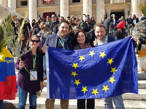 kirchen_zeitung's tweet image. Im Oktober tagt die #Jugendsynode in Rom. Vorab haben sich schon 300 Jugendliche dort getroffen. Darunter 8 Deutsche. Eine von ihnen erzählt von ihren Erlebnissen:
kirchenzeitung.de/vortreffen-jug…