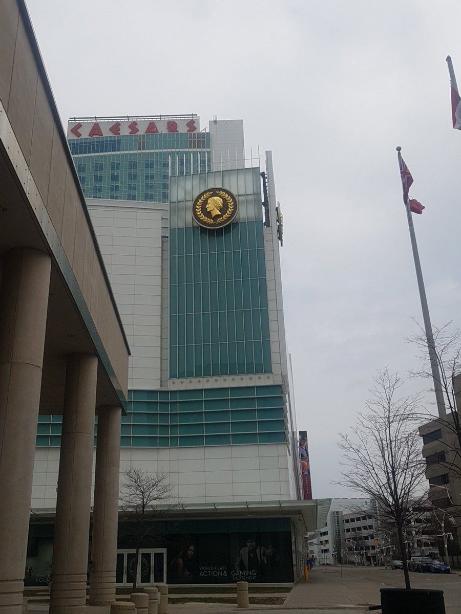 SKVReports's tweet photo. Caesars Windsor workers still on strike. This is day 6 of their strike. #jrnc18 https://t.co/wHUewKSiw8