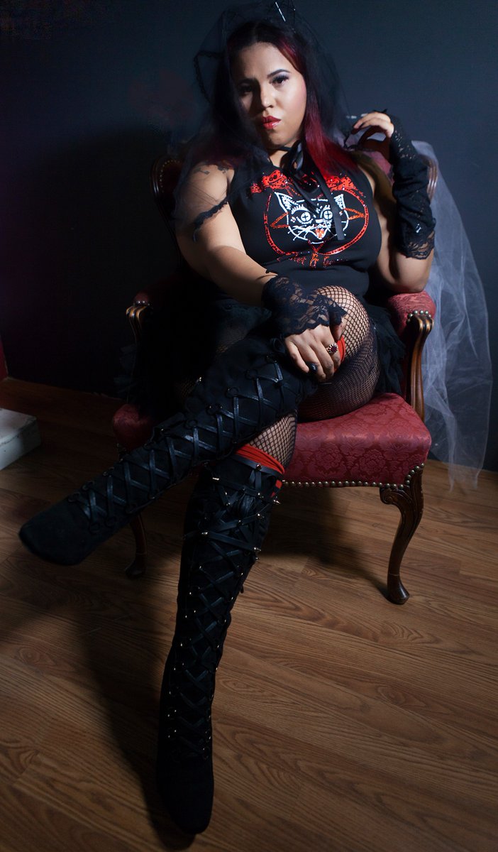 BinkyDaze's tweet photo. Am I fine? Debatable yet this was my favorite shoot Enjoy wrestle fam🖤
Credit @SoundSnapPhoto
Shirt @scarletngraves Alterations by me
#FIneWomenThatWatchIndieWrestling #ScarletAndGraves #FineWomenThatWatchNewJapanProWrestling #FineWomenThatWatchWWE #RVAphotography #LAphotography https://t.co/GP1BTiuCcl