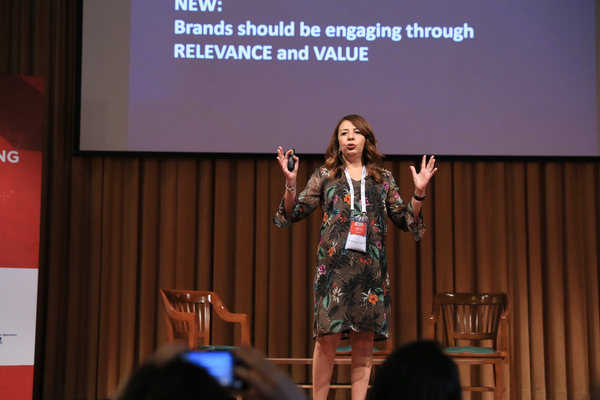riseofcontent's tweet photo. Insanların dikkat aralıklarının azaldığına dikkat çeken Boğaziçi Üniversitesi İİBF Dekanı Prof. Dr. Ayşegül Toker, bu sebeple de içeriğin küçülmesi gerektiğini vurguladı. #riseofcontent @aysegultoker https://t.co/MOTcfBto46