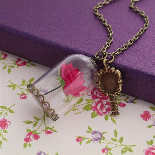 LavenderFifthAv's tweet photo. #MothersDay is just around the corner. Don't procrastinate.
Get her something she really deserve - your love and the envy of her friends!

Unique #handcrafted #jewelry, #flower #necklaces, #pendants, #earrings. #Handmade #soaps and #bathbombs.
 
https://t.co/X2V6OKLIr0 https://t.co/9MldBiWqUH