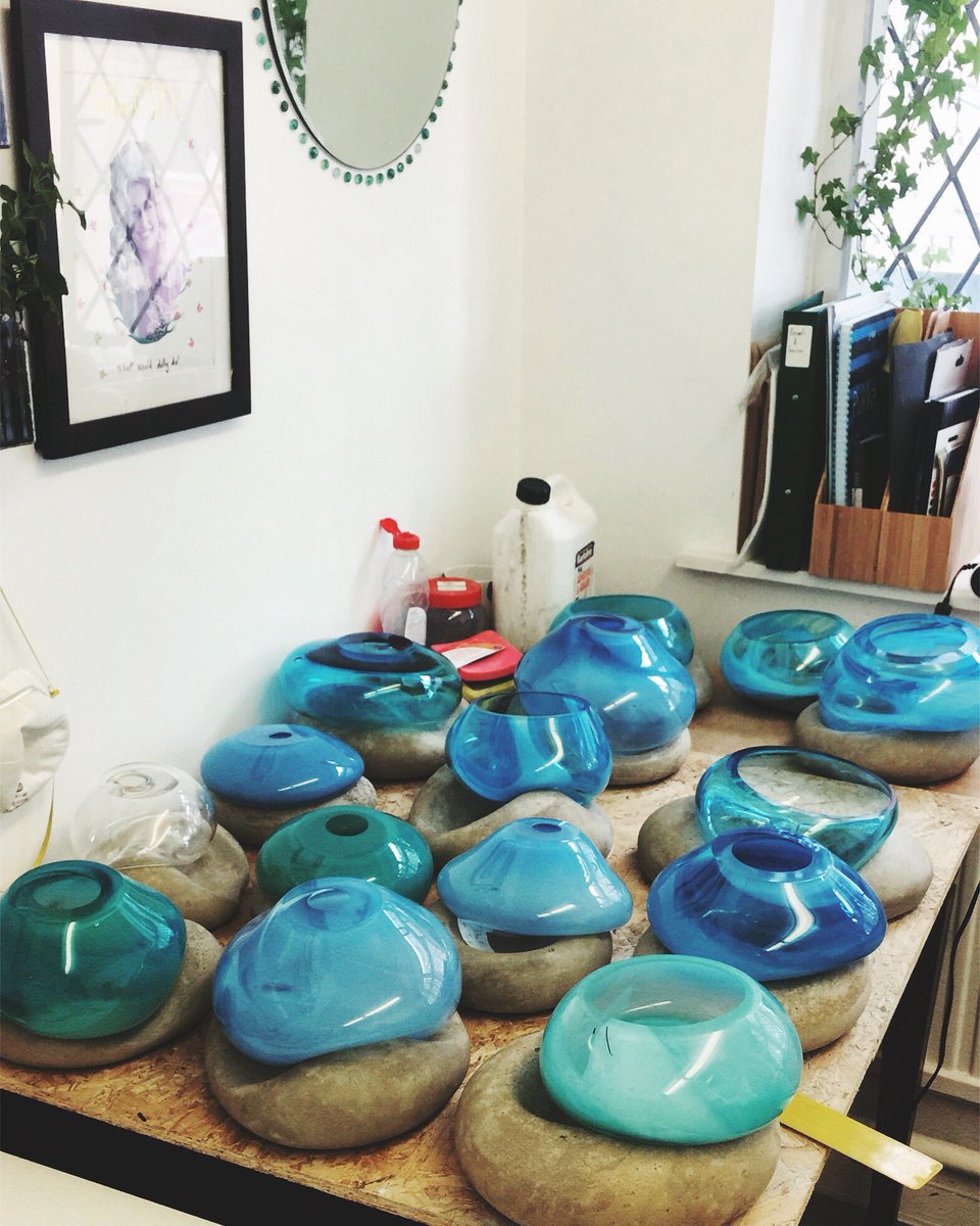 My blue bambinos, constantly being watch by a beautiful Dolly ✨