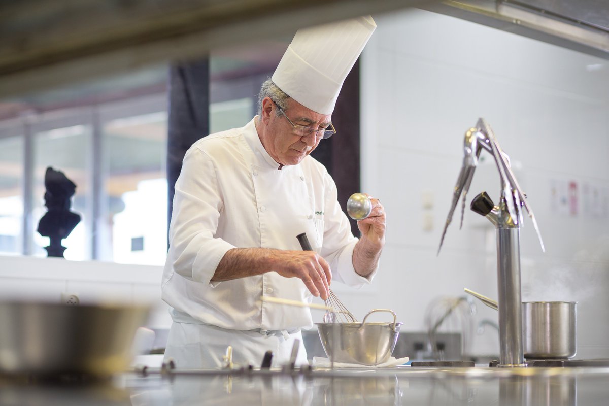 Villa Padierna se une a la iniciativa solidaria de <a href="/eltenedor/">ElTenedor</a> creando menús de alta gastronomía por solo 25 € en nuestros restaurantes La Loggia y el Club de Mar. Más Info: bit.ly/2Hx56yY