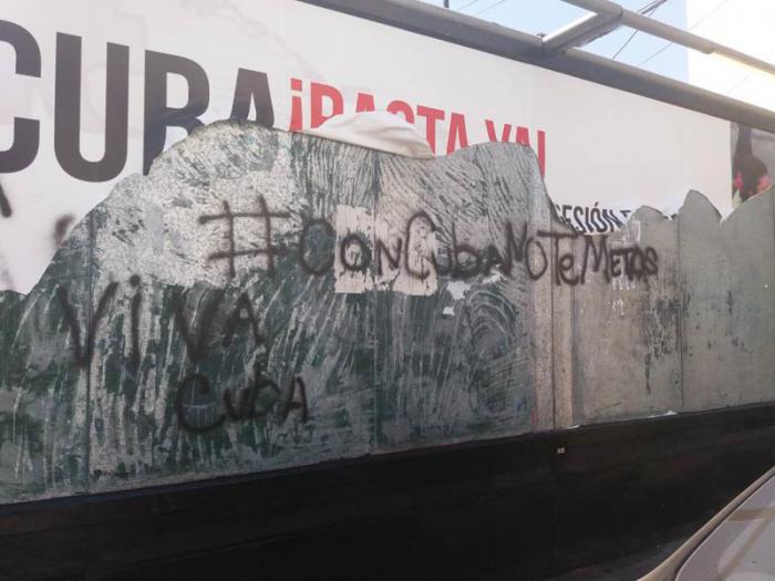 FeuCuba's tweet photo. La @FeuCuba en apoyo a la delgación de la sociedad civil cubana presente en la #CumbreDeLosPueblos #CumbrePeru Arriba!!!!! Denunciemos lo mal hecho, denunciemos al imperialismo. #ConCubaNoTeMetas @CubaMjm2 @PensarAmericas @HeidyVilluendas @UJCuba https://t.co/elU7kKxd3Z