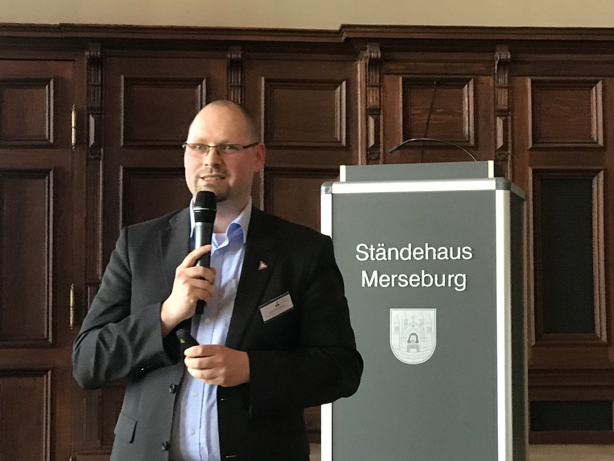 Pierre_Meier's tweet photo. L.Forchheim #ediacon, S.Huschke @cortado_com, H.Janssen @GNH_Kassel #ENTSCHEIDERFABRIK bei #VKD18: #Mobility geht nur ganz oder gar nicht. Für Einsatz von #Smartphones und #Tablets im #Krankenhaus erst #Prozesse definieren, Gesamtkonzept erstellen, Orga-Vorgaben berücksichtigen! https://t.co/IqdFHMeMRU