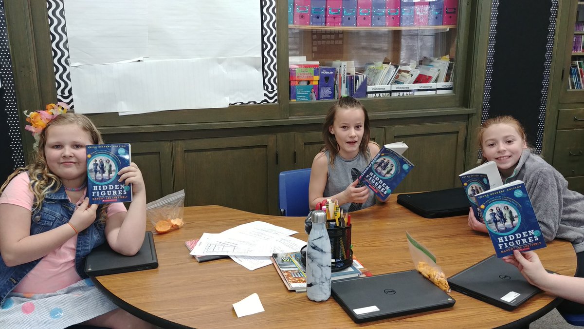 Ellsworth_4th's tweet photo. Ss @Ellsworth203 are participating in student-initiated books clubs, thank you Home &amp; School for this opportunity! #inspire203 https://t.co/r6EdOdg6Nt
