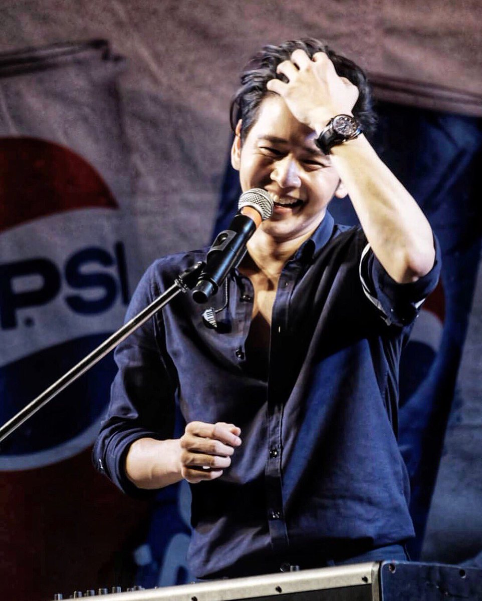 torsaksit's tweet photo. พรุ่งนี้เริ่มสงกรานต์แล้ว เจอกัน 13 ที่เมญ่า เชียงใหม่ 21:00 แล้ววันที่ 14 ที่สยามสแควร์ 16:30 ฮะ มาสนุกกันน้า 🙂💦🎤🕺🏻🎹 https://t.co/KxEPyjevow
