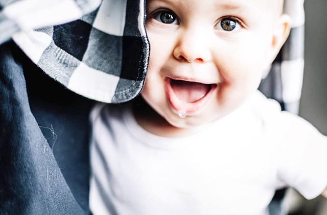 GOOOOOOOOOD MORNING☀️ Choose to make today a good one!! Online Factory Seconds Sale goes live at 9pm tonight-so there’s that🙌🏼
📷: <a href="/herlittleroad/">Colleen Chapman</a> .
.
.
.
.
#getyourOVeron #modernmom #babymusthave #multiuse #handmadeincanada #freeshipping #swaddle … ift.tt/2qr3Shv