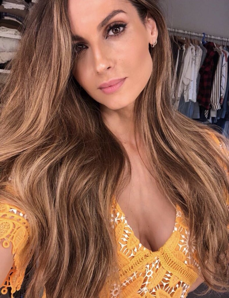 AriadneArtiles's tweet image. Back to work on special project . Stay tuned.✨#Maasaiproject Vuelta al trabajo con un proyecto muy especial ✨ @PikolinosShoes  #mumgoesbacktowork