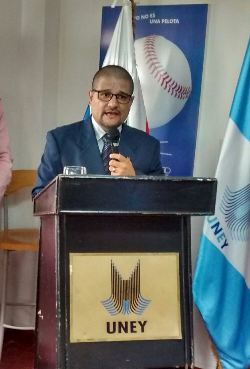 PrensaUney's tweet photo. #AHORA La @uney_oficial inicia presentación del volumen I de la revista arbitrada de investigación y postgrado In Situ, en su segunda etapa. Las autoridades universitarias manifiestan su satisfacción por este logro que da realce al trabajo investigativo de nuestros docentes https://t.co/8HzSpMmbju