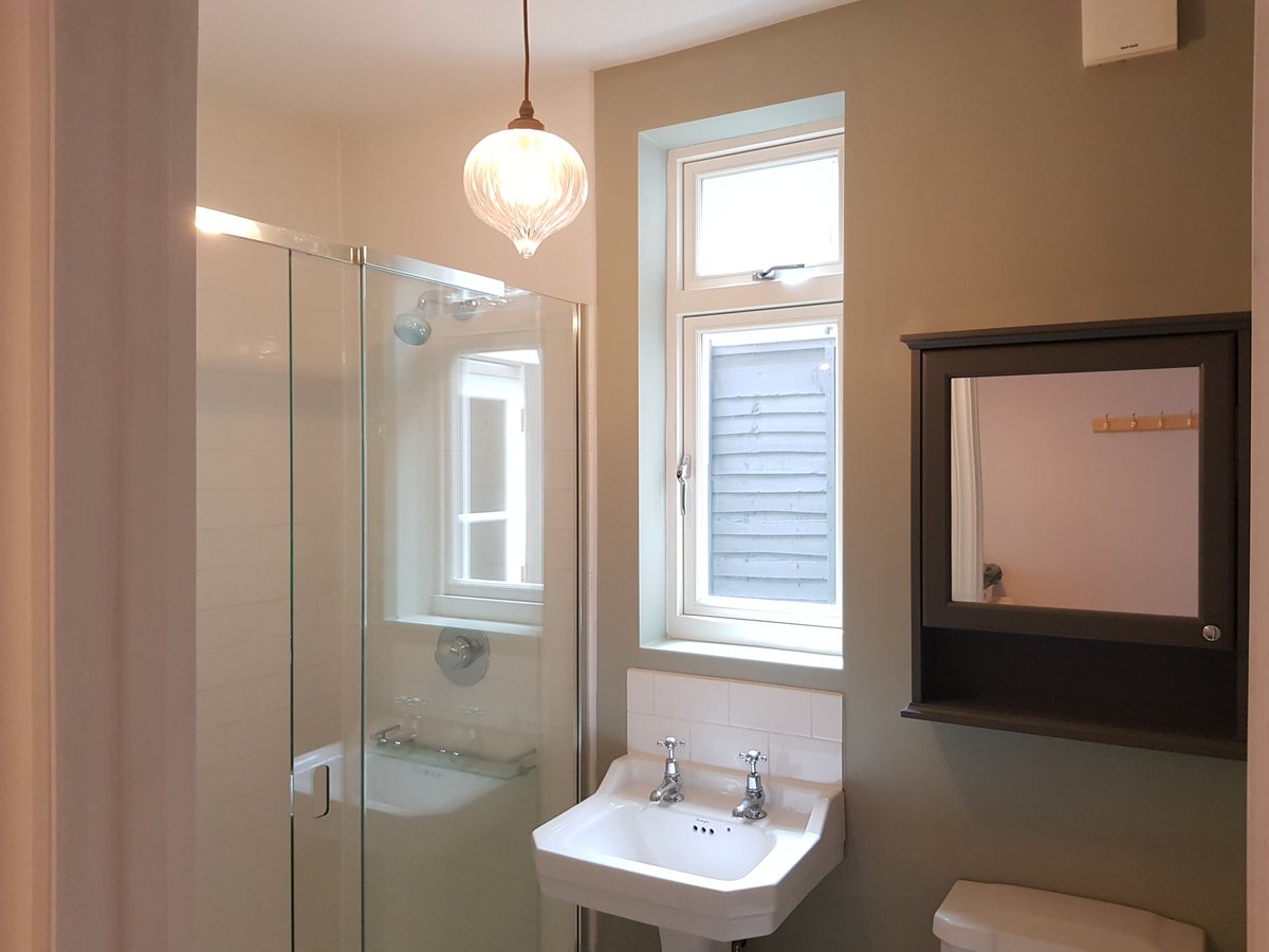 abilitex_ltd's tweet photo. Bathroom ceiling @DTPaintExpert @duluxuk walls completed using @FarrowandBall Mid Tone undercoat and Blue Gray No91 top coats. @AxusDecor @PurdyPaintTools #decoration @decoratorsforum #virtuallydustfree https://t.co/stEQRptyfa