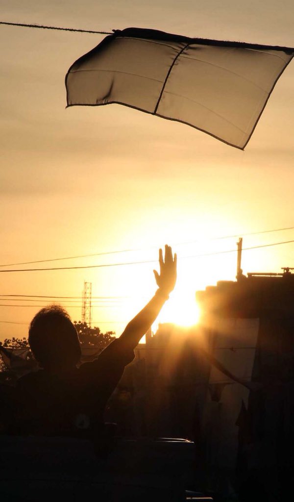 mkstalin's tweet photo. பிரதமர் @narendramodi அவர்கள், தன்னுடைய அரசியல் வாழ்வில் இதுவரை பார்த்திராத ஒரு எதிர்ப்பை, #CauveryManagementBoard அமைக்காததற்கு தமிழ் மக்கள் இன்றைக்கு காட்டியிருக்கிறார்கள். கருப்புக் கொடி போராட்டத்தை மிகப்பெரிய வெற்றிப் போராட்டமாக மாற்றிய அனைவருக்கும் என் நன்றிகள்! #GoBackModi https://t.co/rGy5yH4FPn