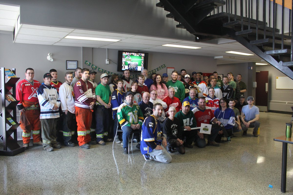 LindaReddigan's tweet photo. #HumboltdStrong @cna_pla @CNA_News @TownofPlacentia @CBCNL @ntv @VOCMNEWS CNA Placentia Campus paying tribute to the @HumboldtBroncos https://t.co/I7XFU99R6y