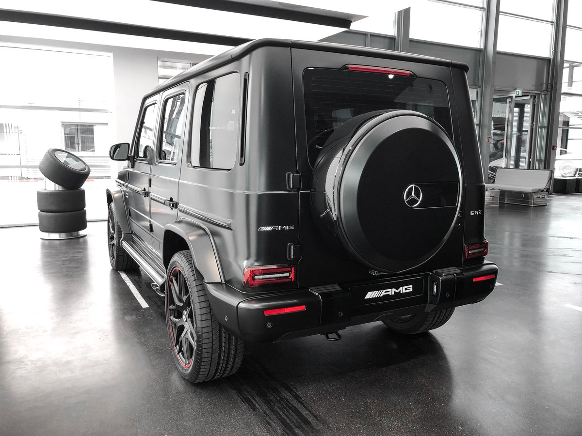 MercedesAMG's tweet photo. The mere presence of the updated Mercedes-AMG G 63 makes a powerful statement wherever it goes, especially when it's featured in our very own showroom!

📷: @keeponracingtv

[Csn: 13.2 l/100 km | CO2: 299 g/km] https://t.co/68KSObcfGS