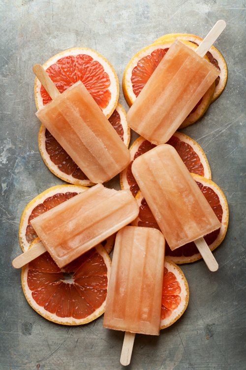 Cool down with tasty Maple Brown Derby Cocktail Pops, made from Bourbon, Grapefruit juice and of course - Angostura© aromatic bitters. goo.gl/5NT7go