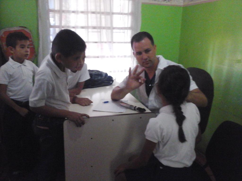 En desarrollo #PlanJuntoHacemos 
Abordaje integral e integrado en la EBB Francisco Aranda #ROSCIO presente @RedONAGuarico <a href="/GuaricoSenades/">SENADES Guárico</a>