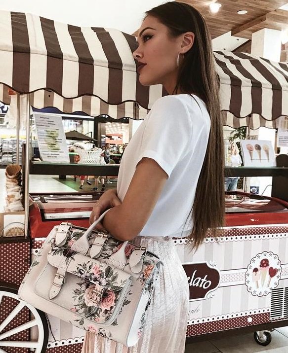 annakendey's tweet image. ♡. sʜᴏᴘᴘɪɴɢ ᴅᴀʏ ʙᴇᴄᴀᴜsᴇ ᴡᴇ ᴡᴏᴍᴇɴ ᴅᴇsᴇʀᴠᴇ ᴀ ᴛʀᴇᴀᴛ ᴏɴʟʏ 🛍️

                                                   #Goɑls #CoolSpring #Purchɑses