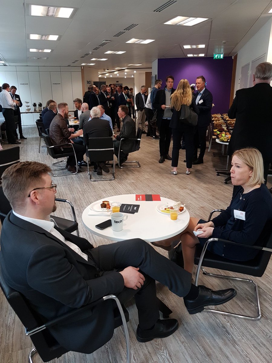 sveiniversen's tweet image. UT konferanse i London. Med lunsj. #Edutorium #Norweb