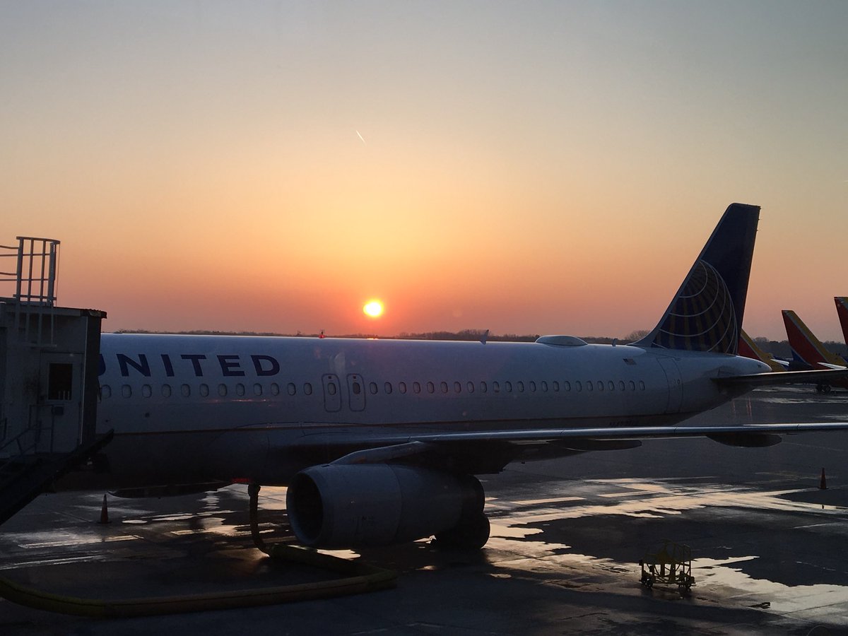Off to Sacramento for #OAH18 ! First foray imto conference tweeting... any tips? I’m looking at you <a href="/lmchervinsky/">Dr. Lindsay M. Chervinsky</a> @hidehirota