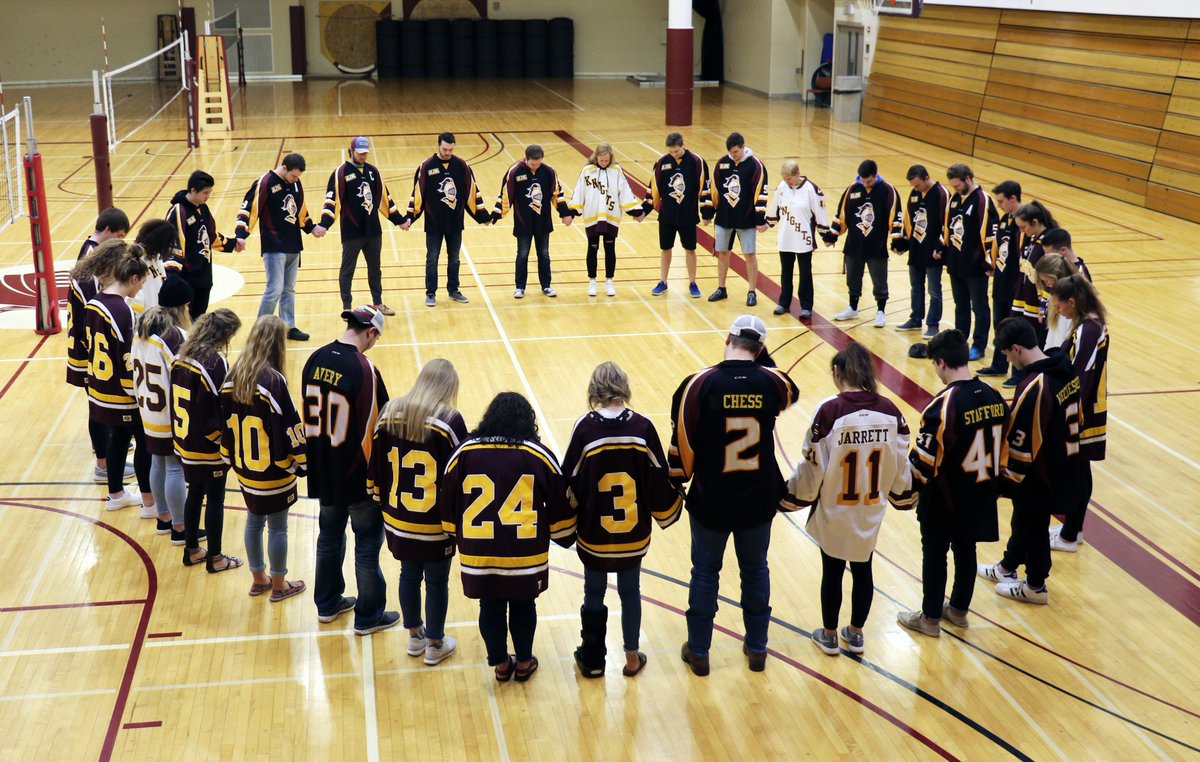CalvinKnights's tweet photo. Our hearts and prayers go out to the families, survivors and everyone who is grieving about the tragedy in Humboldt. This morning, members of the Calvin athletics family joined together in prayer for Humboldt. #HumboldtStrong https://t.co/0Jy7bFk3ON