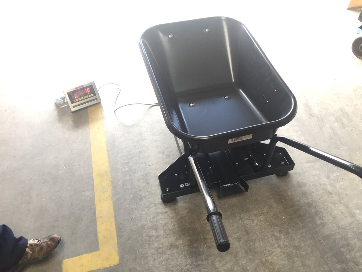 CountyScales's tweet photo. Another happy customer with a bespoke wheelbarrow, with a weighing facility to make the job a lot easier.👍😀 #bespoke #weighing #equipment https://t.co/13moJ5g3su