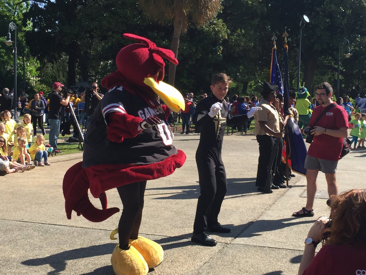 UofSC_iSchool's tweet photo. It’s #SCReadIn time! We’re marching on the State House with more than 2,000 children to show our support for literacy! #UofSC @UofSC_CIC @scstatelibrary @SCCCBL @CockyReads @Cocky2001 https://t.co/rb1O1JPr5U